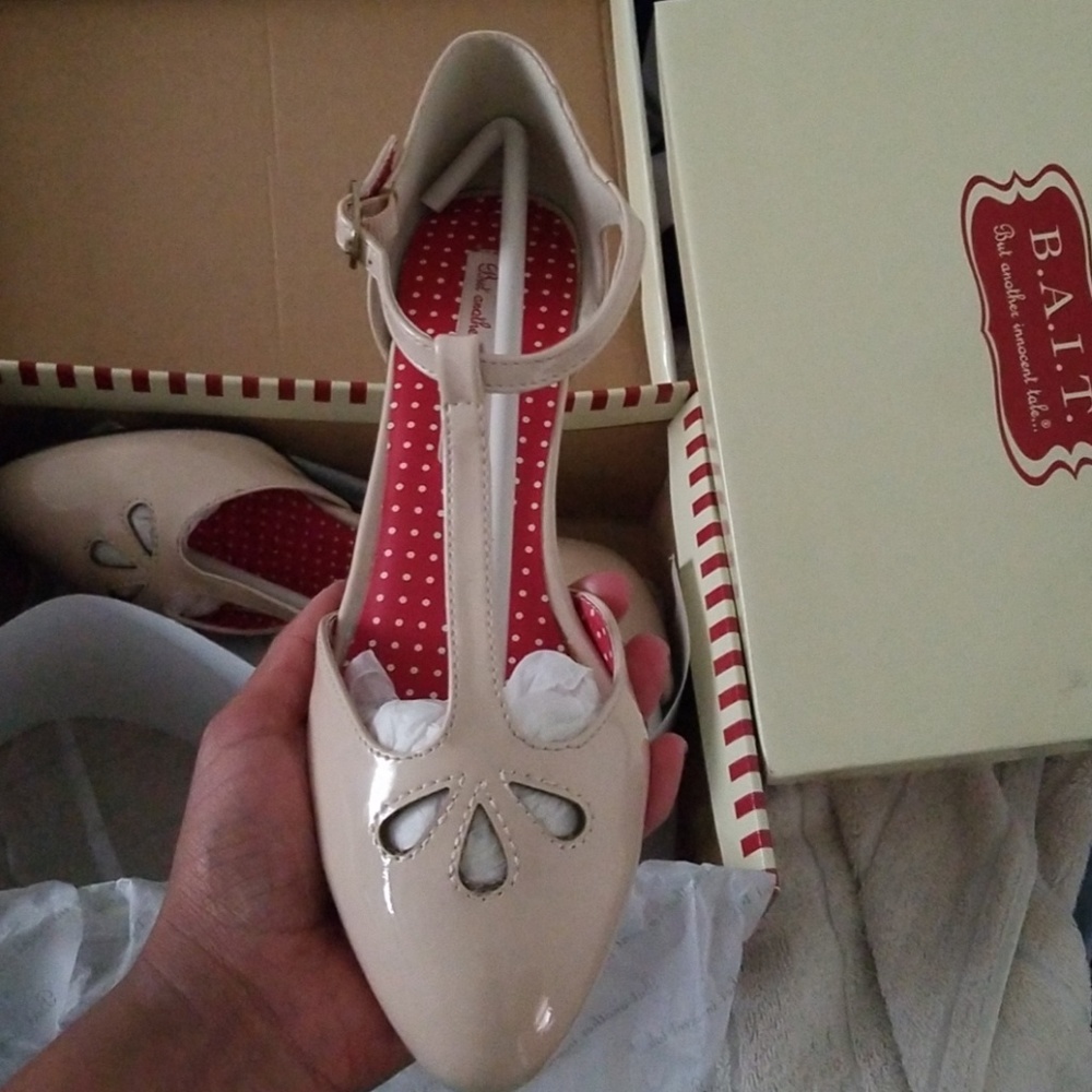 B.A.I.T FOOTWEAR - Picture 2 of 3